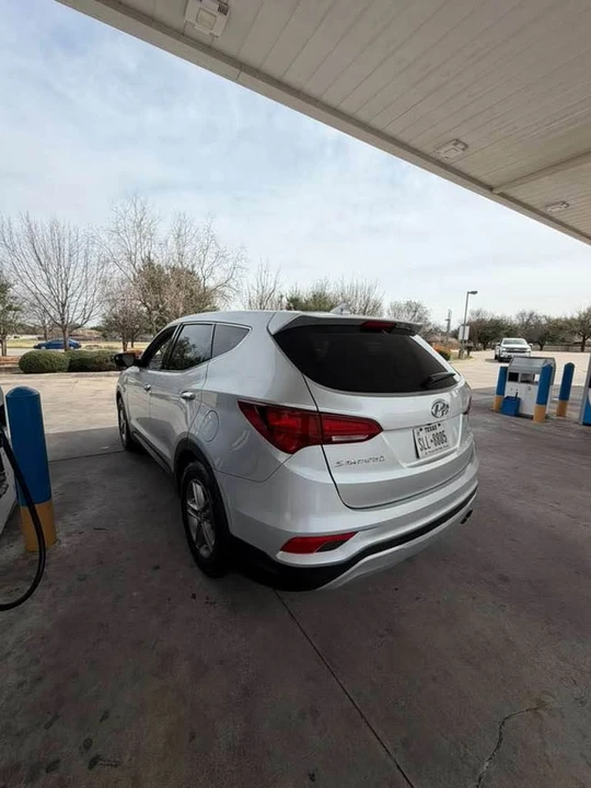 2017 Hyundai Santa Fe - Image 10 of 13