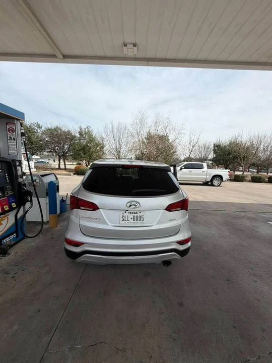 2017 Hyundai Santa Fe - Image 11 of 13