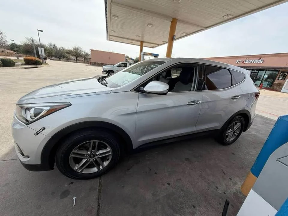 2017 Hyundai Santa Fe - Image 8 of 13
