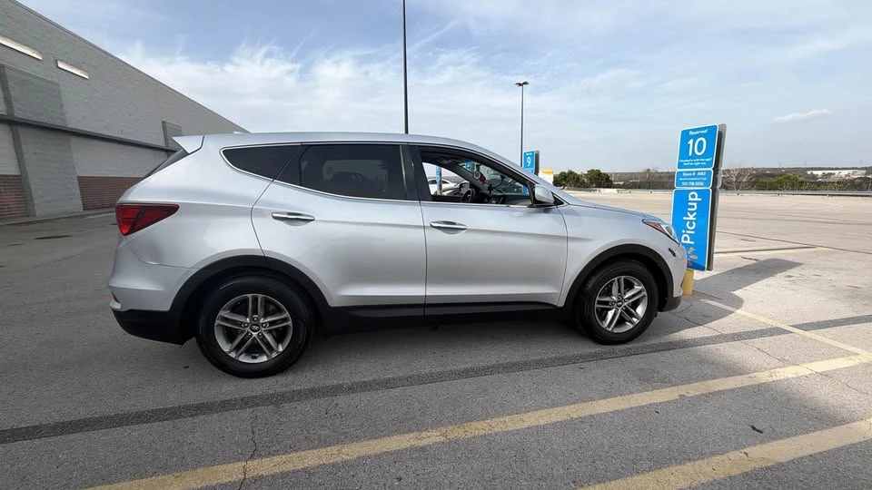 2017 Hyundai Santa Fe - Image 4 of 13