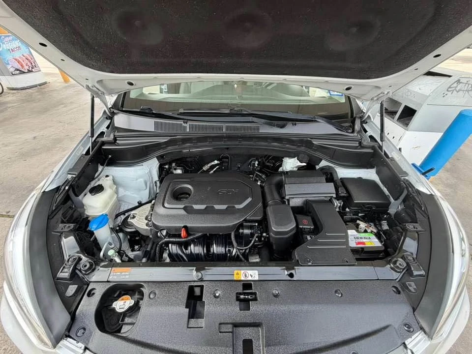 2017 Hyundai Santa Fe - Image 12 of 13