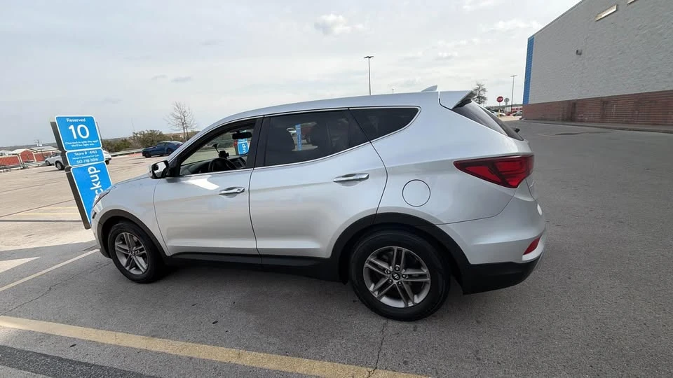 2017 Hyundai Santa Fe - Image 5 of 13