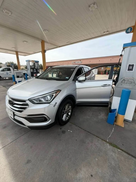2017 Hyundai Santa Fe - Image 9 of 13