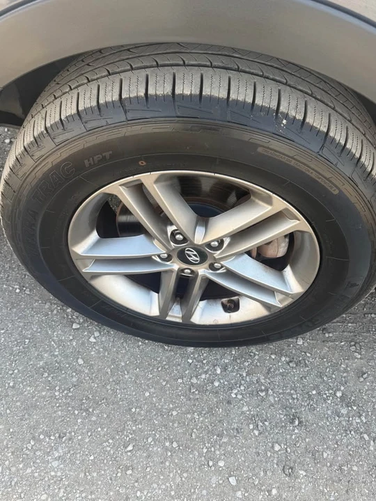 2017 Hyundai Santa Fe - Image 6 of 16