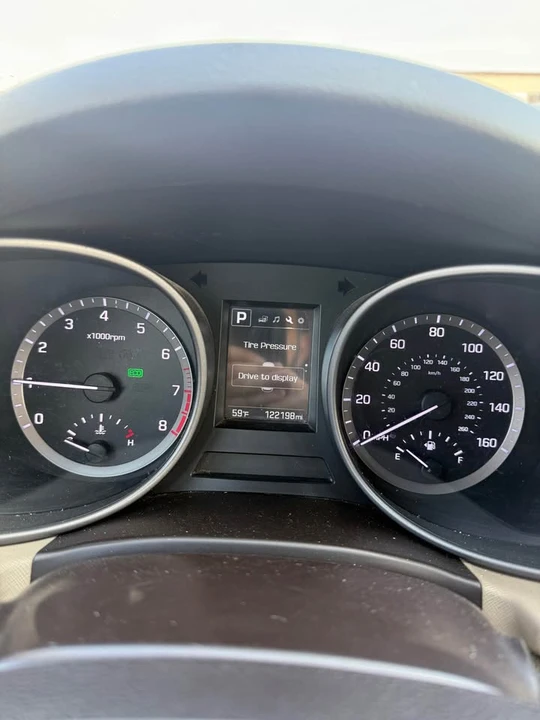 2017 Hyundai Santa Fe - Image 14 of 16