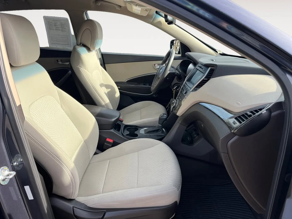 2017 Hyundai Santa Fe - Image 7 of 10