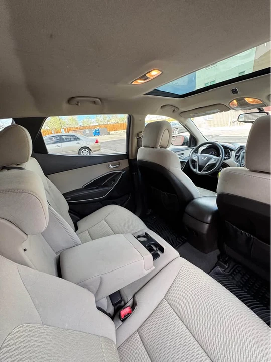 2017 Hyundai Santa Fe - Image 5 of 9