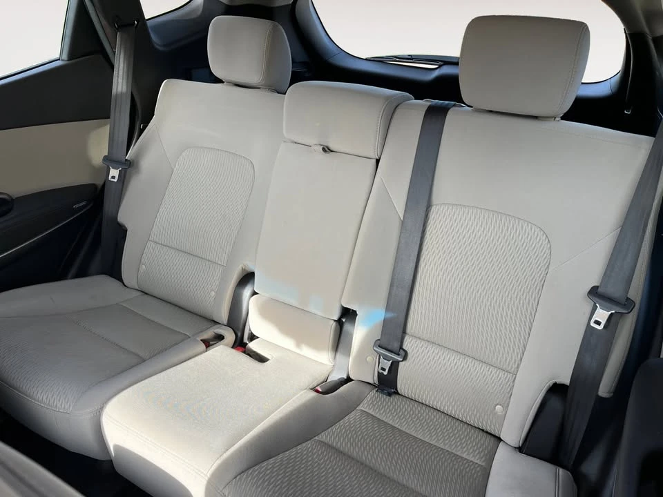 2017 Hyundai Santa Fe - Image 8 of 10