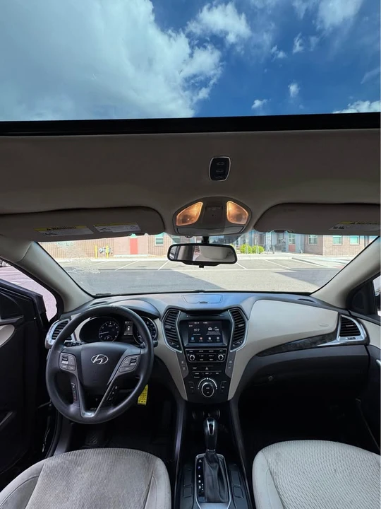 2017 Hyundai Santa Fe - Image 4 of 9
