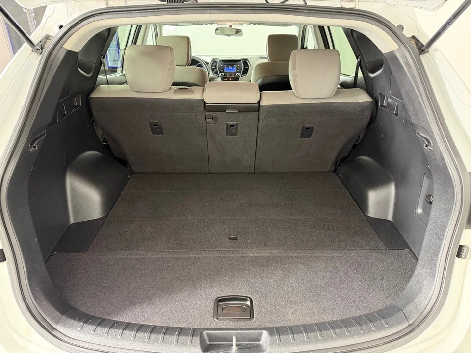 2017 Hyundai Santa Fe - Image 20 of 21