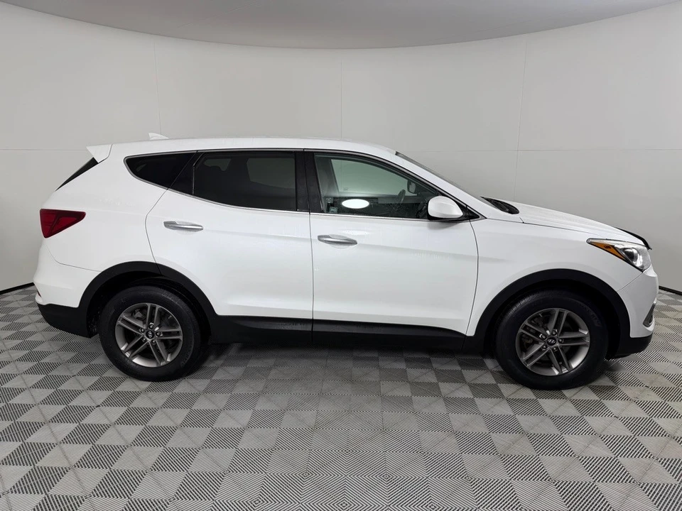 2017 Hyundai Santa Fe - Image 4 of 21
