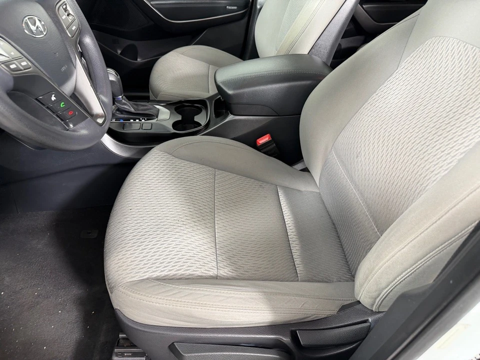 2017 Hyundai Santa Fe - Image 11 of 21