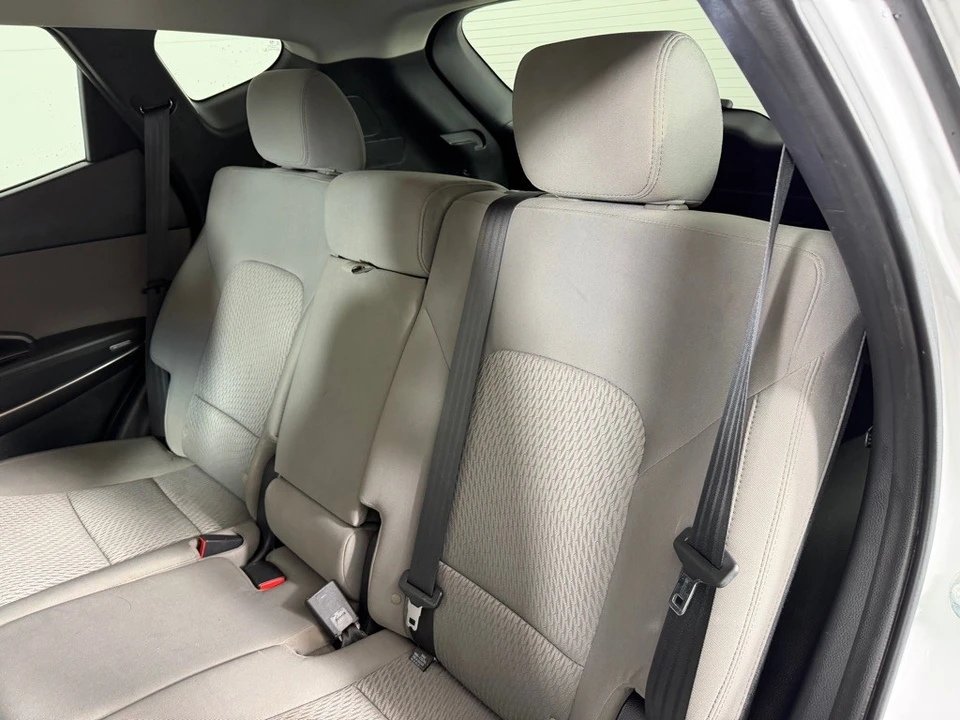 2017 Hyundai Santa Fe - Image 19 of 21