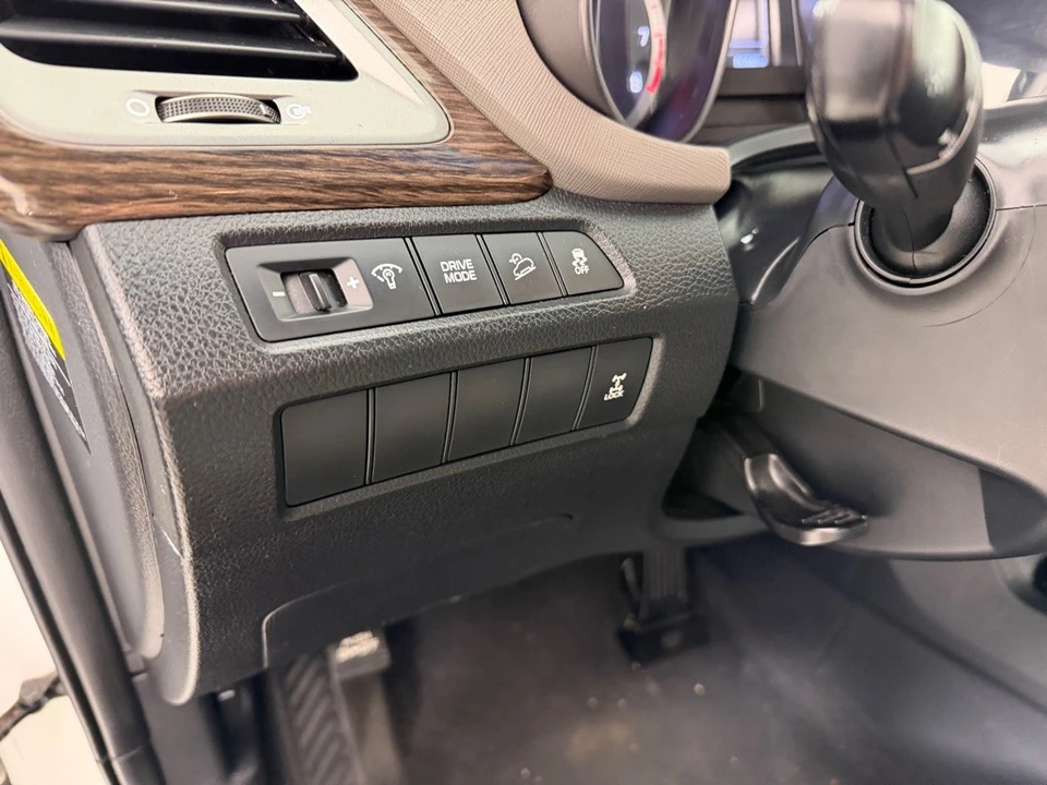 2017 Hyundai Santa Fe - Image 13 of 21