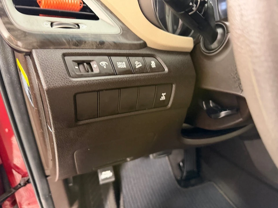 2017 Hyundai Santa Fe - Image 15 of 21