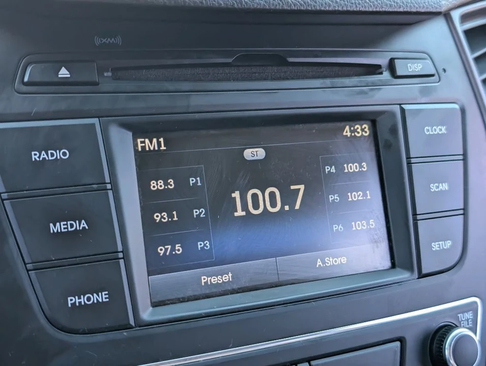 2017 Hyundai Santa Fe - Image 17 of 21