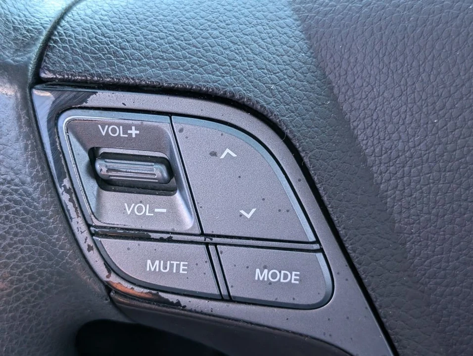 2017 Hyundai Santa Fe - Image 13 of 21