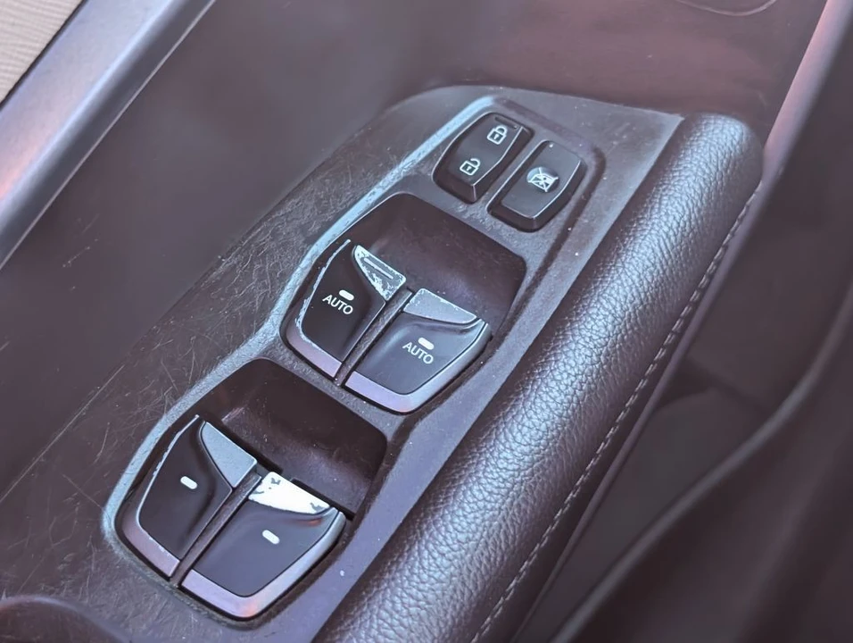 2017 Hyundai Santa Fe - Image 11 of 21