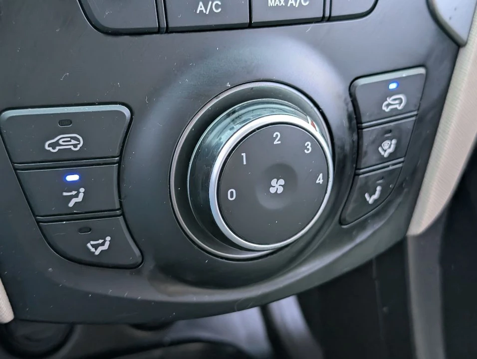 2017 Hyundai Santa Fe - Image 20 of 21