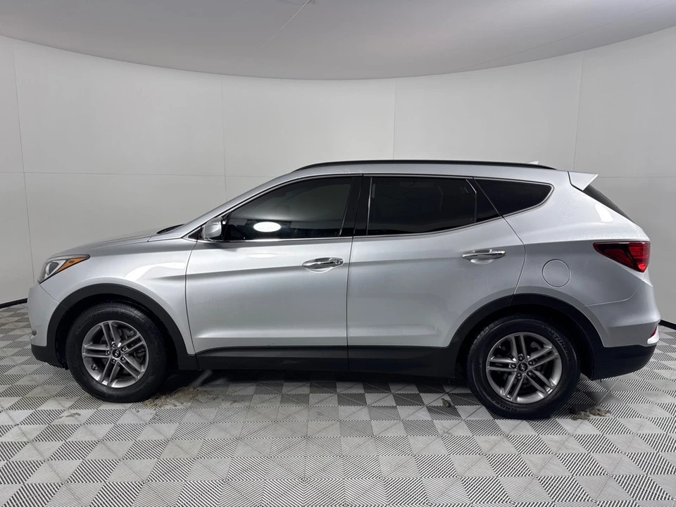2017 Hyundai Santa Fe - Image 8 of 12