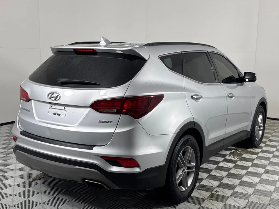 2017 Hyundai Santa Fe - Image 5 of 12