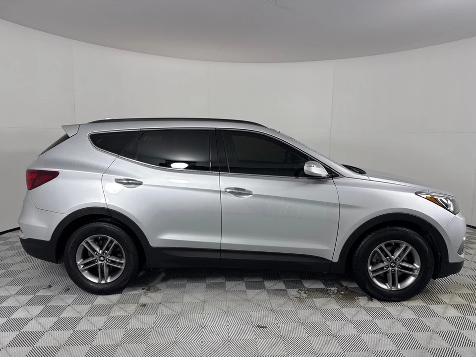 2017 Hyundai Santa Fe - Image 4 of 12