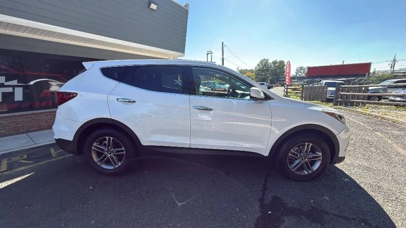 2017 Hyundai Santa Fe - Image 7 of 12