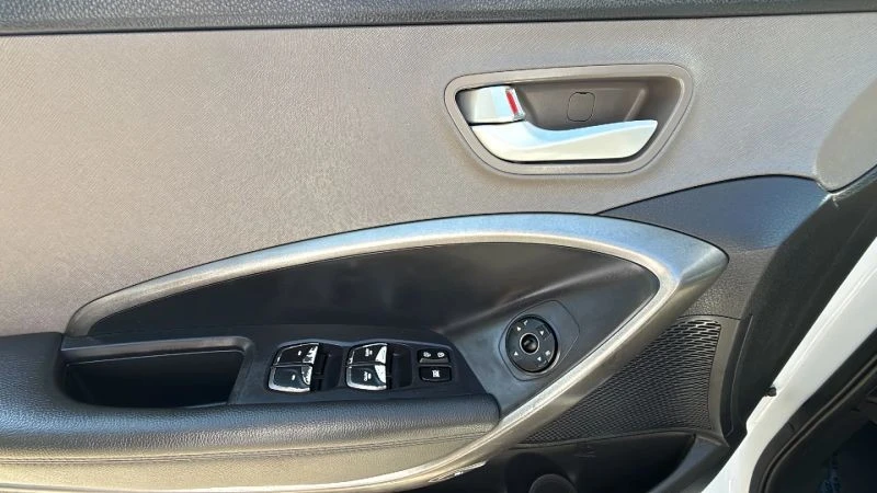 2017 Hyundai Santa Fe - Image 10 of 12