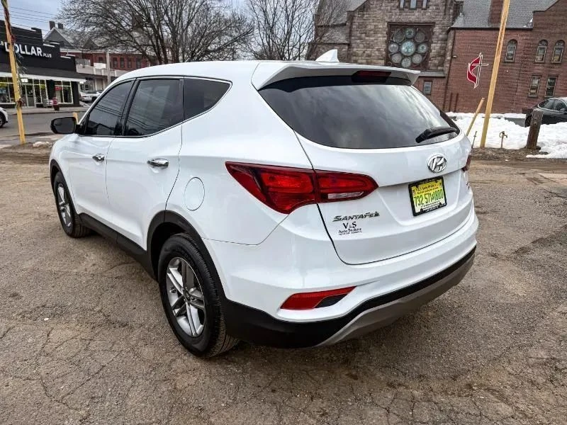 2017 Hyundai Santa Fe - Image 7 of 12