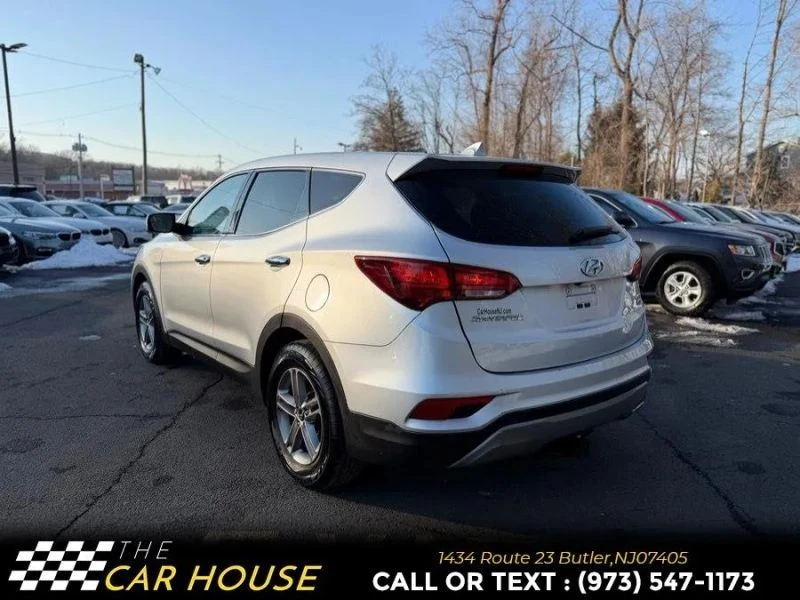 2017 Hyundai Santa Fe - Image 11 of 12