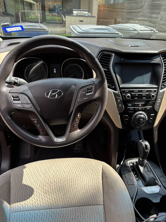 2017 Hyundai Santa Fe - Image 10 of 19