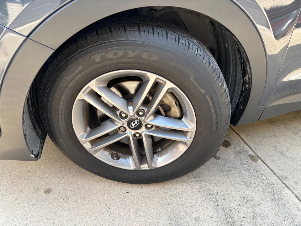 2017 Hyundai Santa Fe - Image 17 of 19