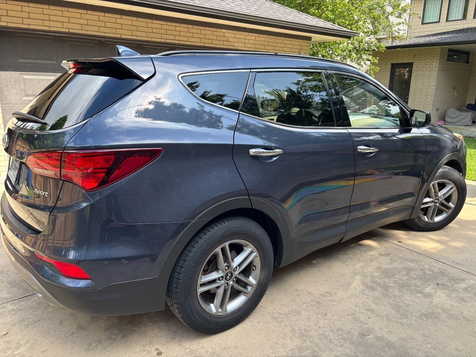 2017 Hyundai Santa Fe - Image 4 of 19