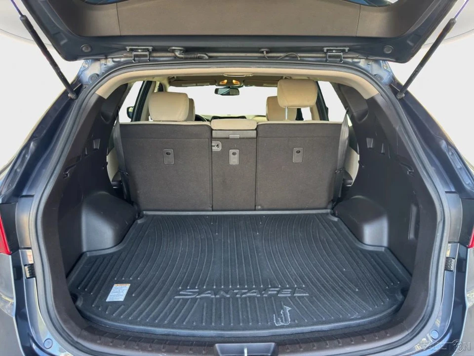 2017 Hyundai Santa Fe - Image 21 of 21