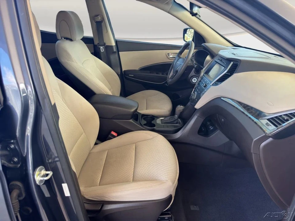 2017 Hyundai Santa Fe - Image 19 of 21