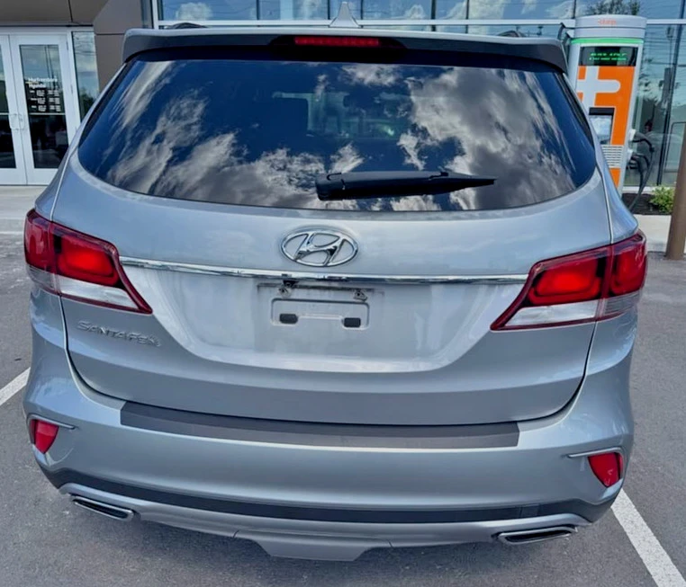 2017 Hyundai Santa Fe - Image 4 of 9