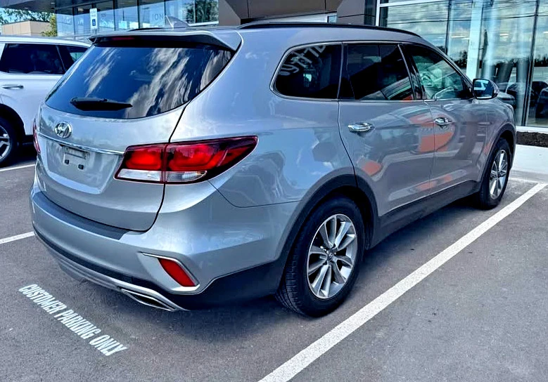 2017 Hyundai Santa Fe - Image 8 of 9