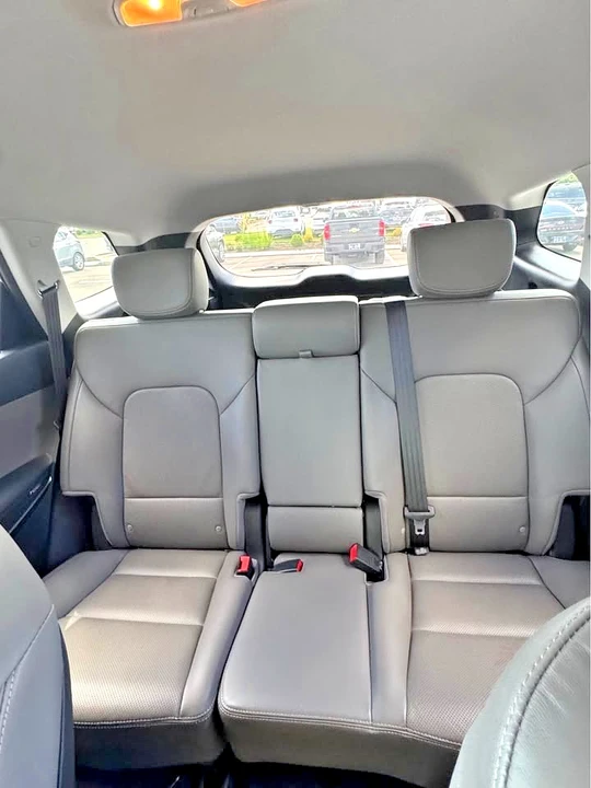 2017 Hyundai Santa Fe - Image 7 of 9