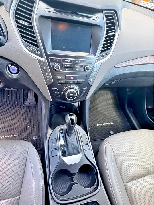 2017 Hyundai Santa Fe - Image 6 of 9
