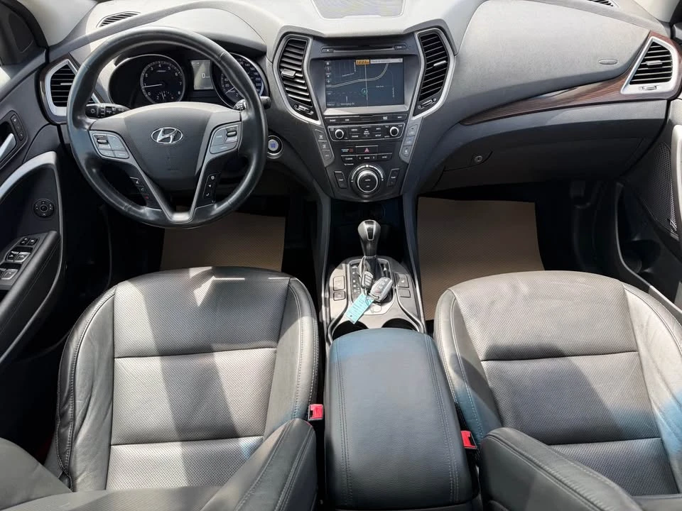 2017 Hyundai Santa Fe - Image 15 of 20