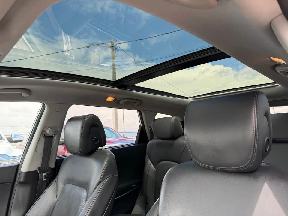 2017 Hyundai Santa Fe - Image 11 of 20
