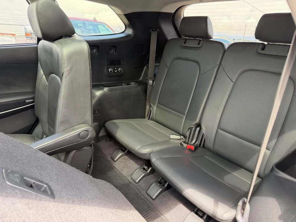 2017 Hyundai Santa Fe - Image 14 of 20