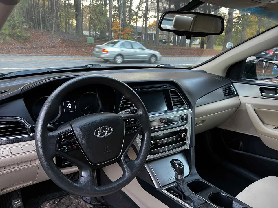 2017 Hyundai Sonata - Image 10 of 18