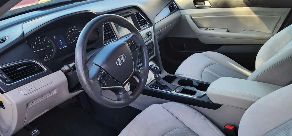 2017 Hyundai Sonata - Image 8 of 10