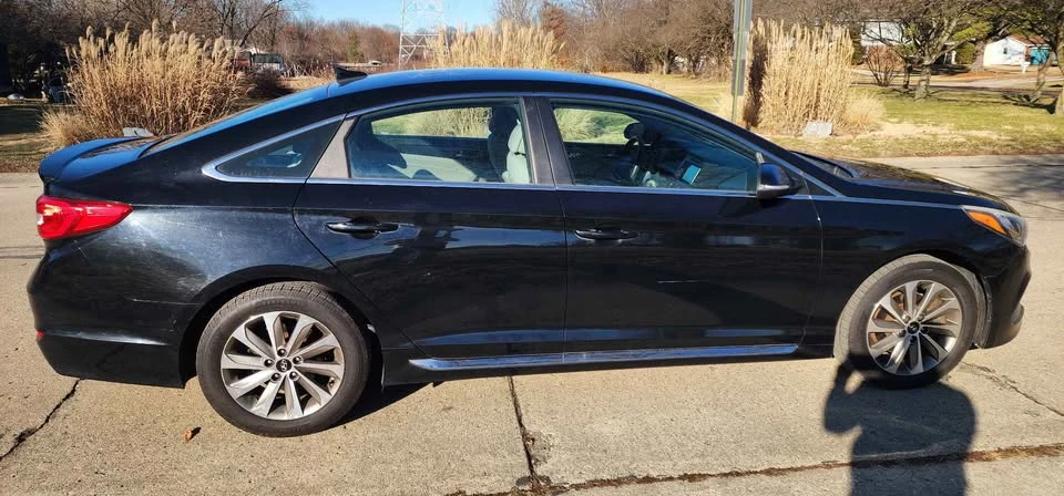 2017 Hyundai Sonata - Image 4 of 10