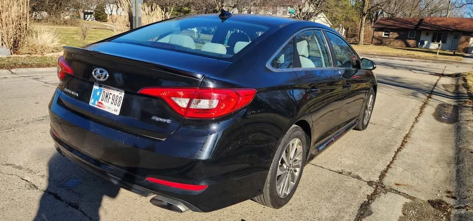 2017 Hyundai Sonata - Image 3 of 10