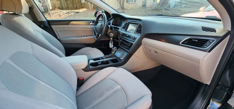 2017 Hyundai Sonata - Image 9 of 10