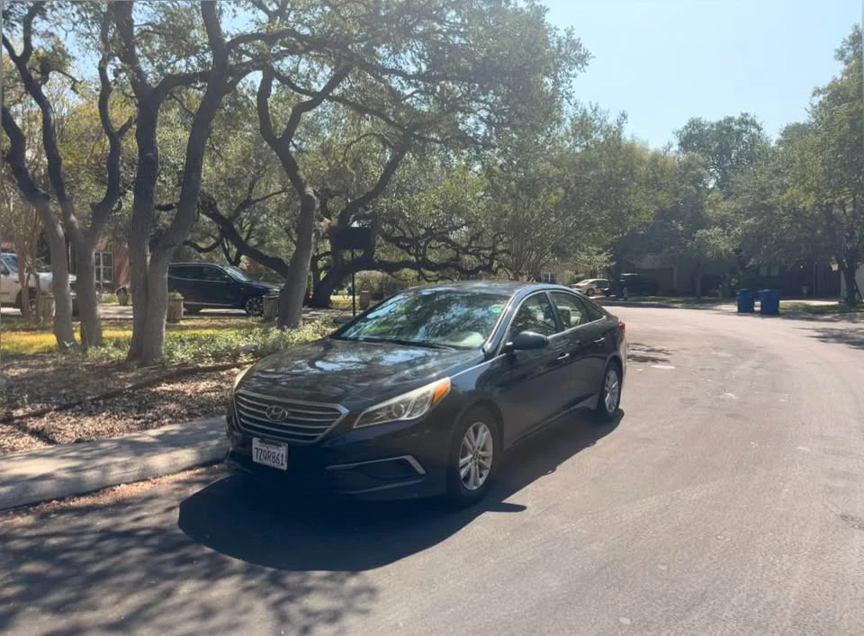 2017 Hyundai Sonata - Image 2 of 4