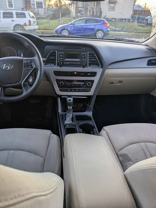 2017 Hyundai Sonata - Image 2 of 9