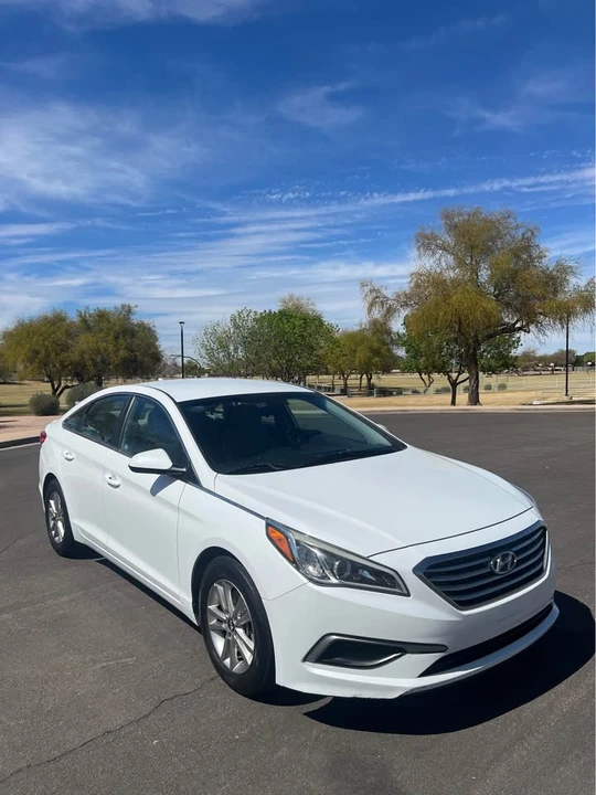 2017 Hyundai Sonata - Image 4 of 10